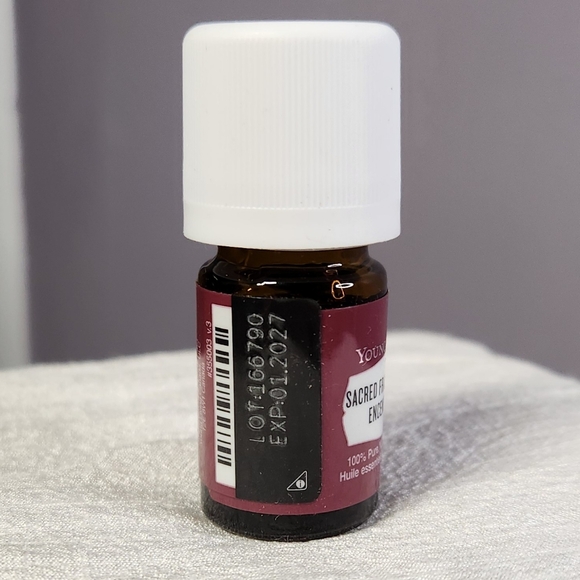 SACRED FRANKINCENSE - YOUNG LIVING ESSENTIAL OIL(5ML) - Picture 3 of 3